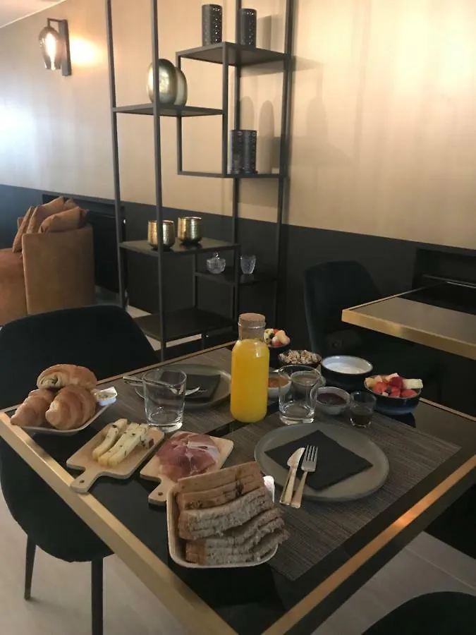B in Antwerp Bed and Breakfast