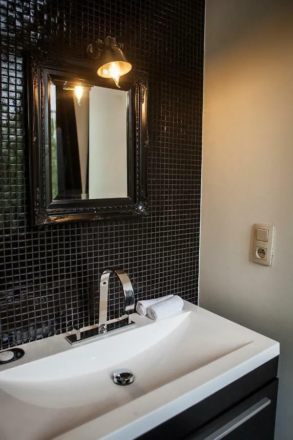Bed and Breakfast B In Antwerpia 2*,  Belgia